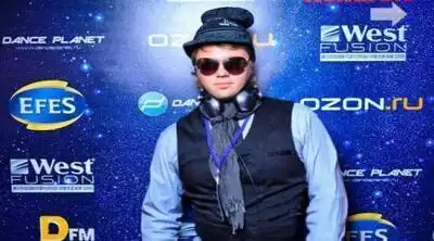 скачать клип Chris Parker - Space