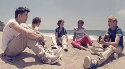 скачать клип One Direction - What Makes You Beautiful