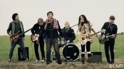 скачать клип Пара Нормальных - По улицам Москвы