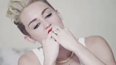 скачать клип Miley Cyrus - We Can Not Stop