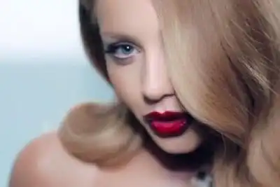 скачать клип Тина Кароль - Мы не останемся друзьями