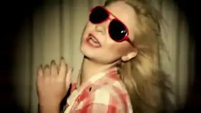 скачать клип Alessia - Boro na sou po