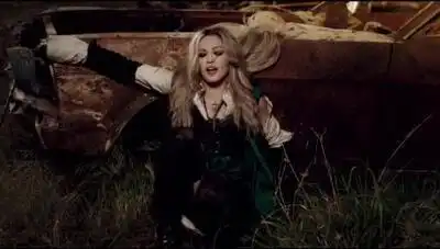 скачать клип Madonna - Ghosttown