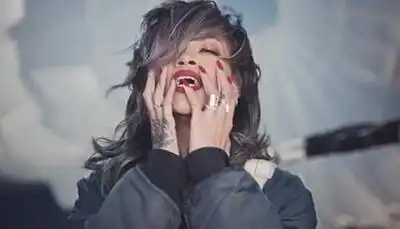 скачать клип Rihanna - American Oxygen