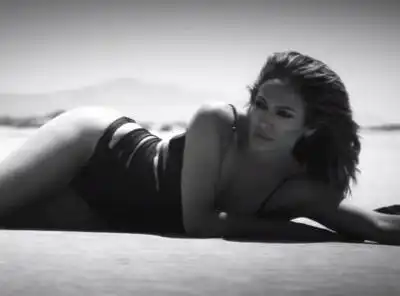 скачать клип Jennifer Lopez - First Love