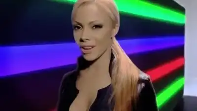 скачать клип La Materialista - Quimica De Amor