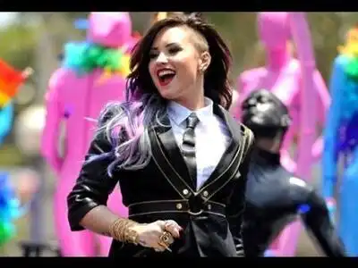 скачать клип Demi Lovato - Really Dont Care