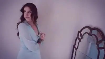 скачать клип Lana Del Rey - High By The Beach