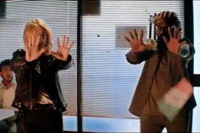 скачать клип Major Lazer - Powerful