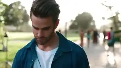 скачать клип Jessie J - Flashlight