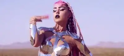 скачать клип Grimes - Genesis