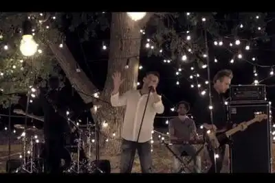 скачать клип Океан Ельзи - Життя починається знов