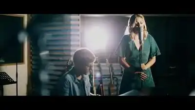 скачать клип Louane - Rester Seule