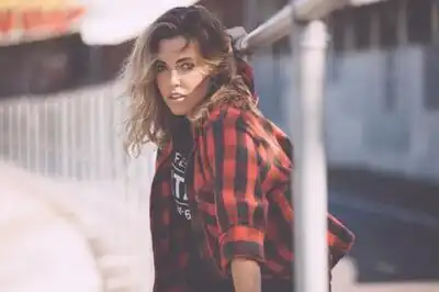 скачать клип Rachel Platten - 1,000 Ships