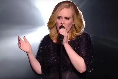 скачать клип Adele - Hello - Live