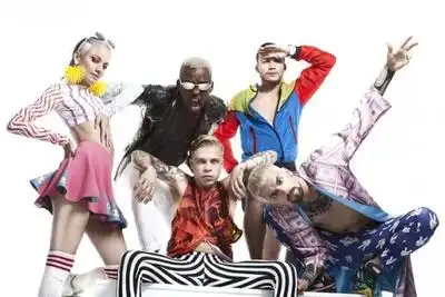 скачать клип Quest Pistols snow - Санта лючия