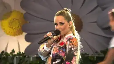 скачать клип Isa - Lotta pa Liseberg - Live