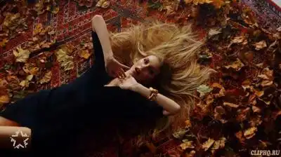 скачать клип Sasha Holiday - Chameleon