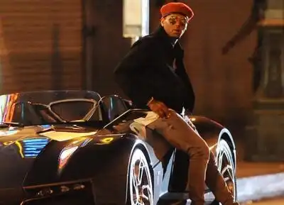 скачать клип Chris Brown - Zero