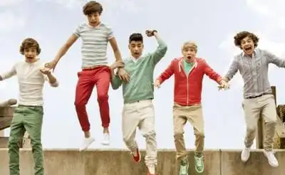 скачать клип One Direction - Live While Were Young