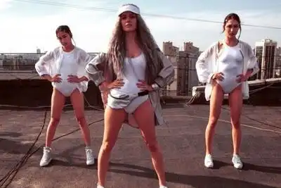 скачать клип Эрика - Весь Мир