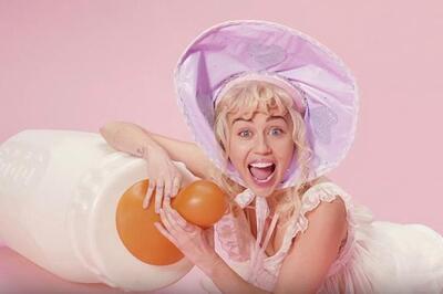 скачать клип Miley Cyrus - BB Talk