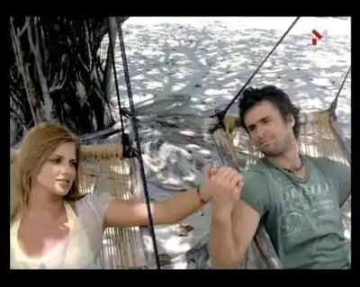 скачать клип Настя Задорожная - Сердце пополам