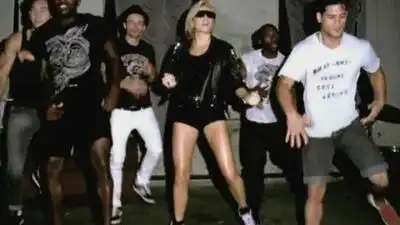 скачать клип Pixie Lott - Boys And Girls