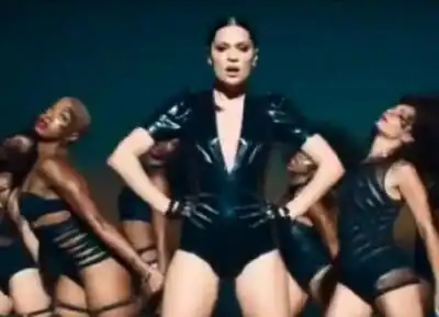 скачать клип Jessie J - Burnin Up ft. 2 Chainz