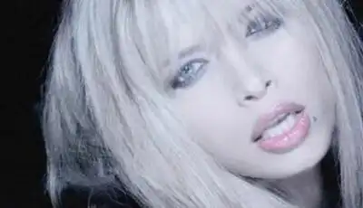 скачать клип Вера Брежнева - Я не играю