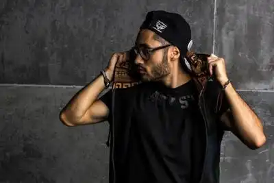 скачать клип Мот - Черный День