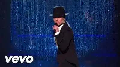 скачать клип Lady Gaga - New York, New York - Live