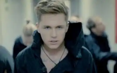 скачать клип Влад Соколовский - Мир сошел с ума