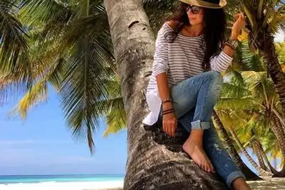 скачать клип Зара - Счастье над землей