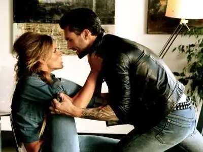 скачать клип Maroon 5 - Misery