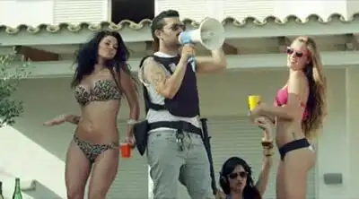 скачать клип Sak Noel - I Am The Law