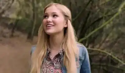 скачать клип Olivia Holt - Carry On