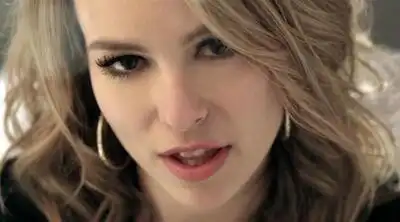 скачать клип Bridgit Mendler - Hurricane