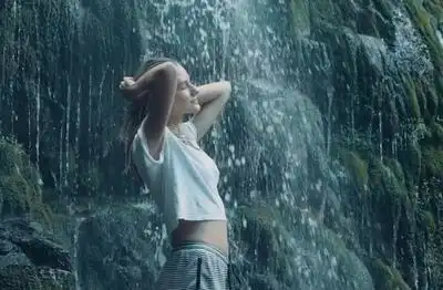 Скачать клип