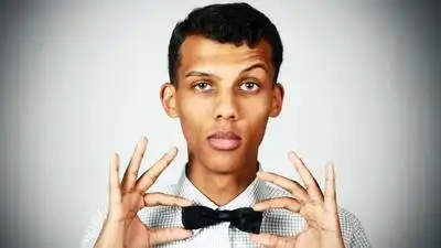 скачать клип Stromae - Alors on danse