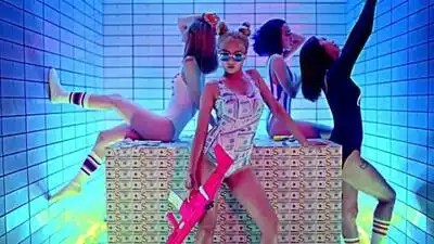 скачать клип HYUNA Feat. Of BTOB - Roll Deep