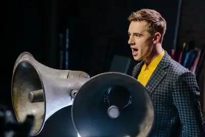 скачать клип Oleynik - Девочка года