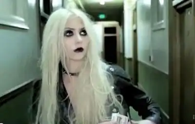 скачать клип The Pretty Reckless - My Medicine