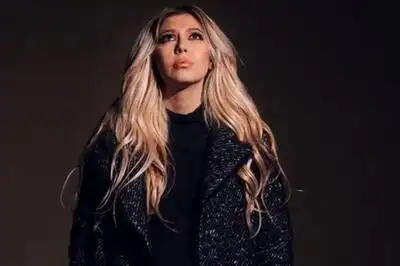 скачать клип Sore - Un minut