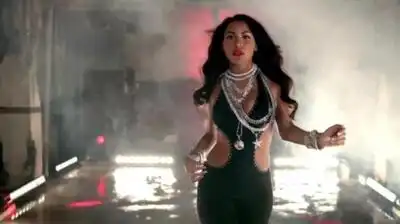 скачать клип DJ Khaled - Bitches and Bottles