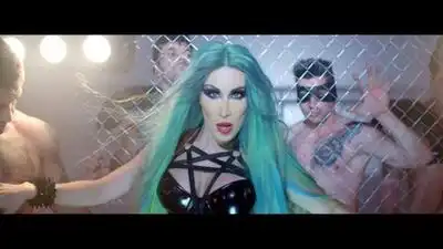 скачать клип La Pelopony - Infiel