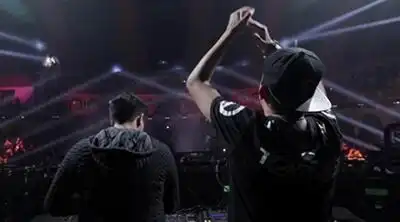 скачать клип Dzeko and  Torres - Home