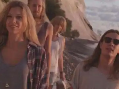 скачать клип Klingande - Jubel