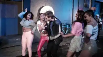 скачать клип Michel Telo e Sorriso Maroto - E Nois Faze Parapapa