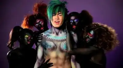 скачать клип Leslie Deep - Just Do Me